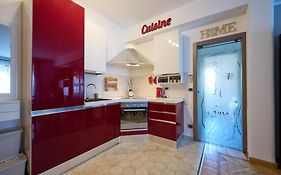 Wissam'S Red Kitchen Apartment